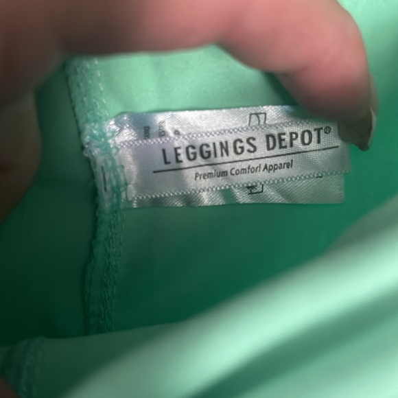 Capri Leggings by Leggings Depot plus size - Picture 2 of 3